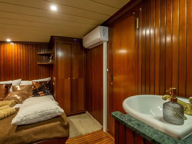 Yacht Summer Princess cabin