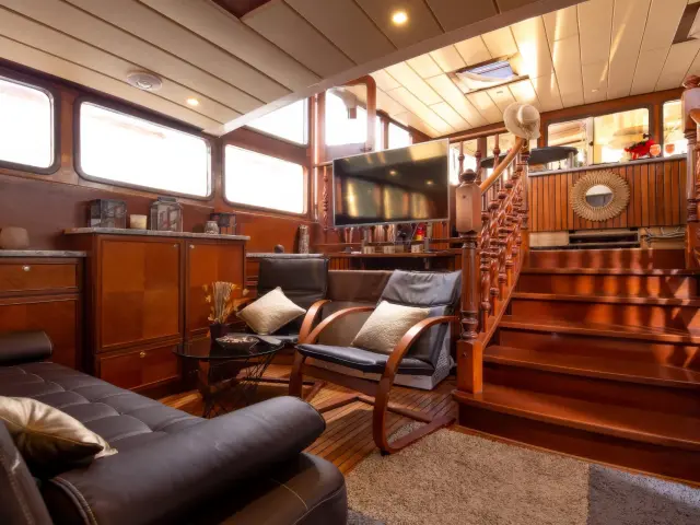 Yacht Summer Princess saloon