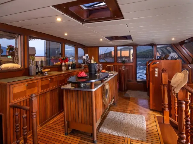 Yacht Summer Princess saloon