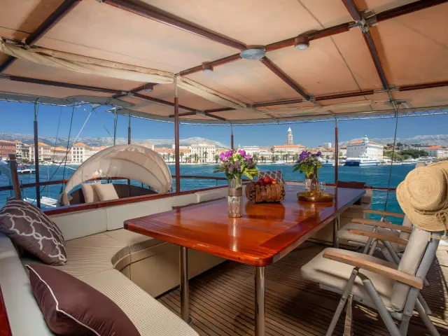 Yacht Summer Princess aft