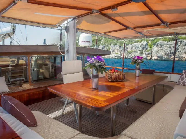 Yacht Summer Princess dining table