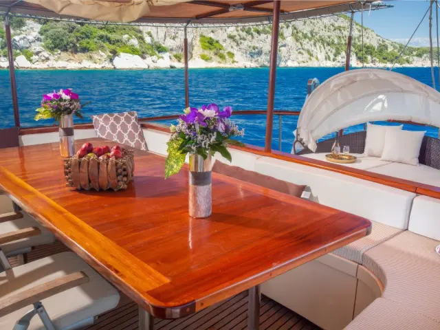 Yacht Summer Princess dining table