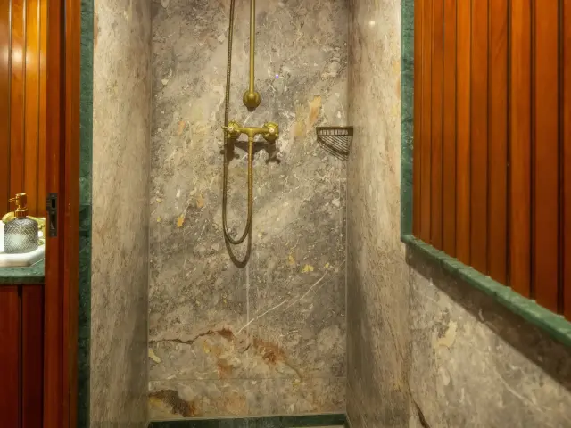 Yacht Summer Princess cabin bathroom