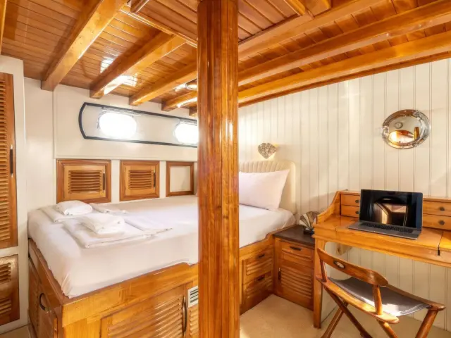 Yacht Kavira II cabin