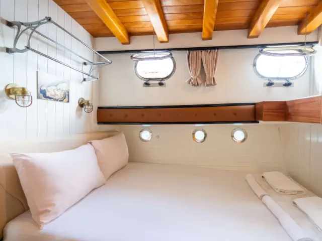 Yacht Kavira II cabin
