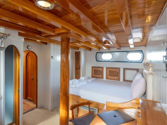 Yacht Kavira II cabin