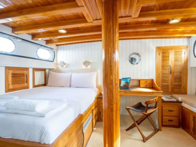 Yacht Kavira II cabin