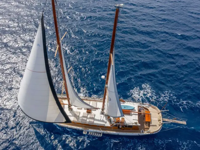 Yacht Kavira II aerial view