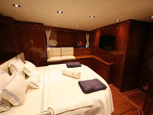 Yacht Didi cabin