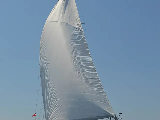 Yacht Gul Sultan sailing
