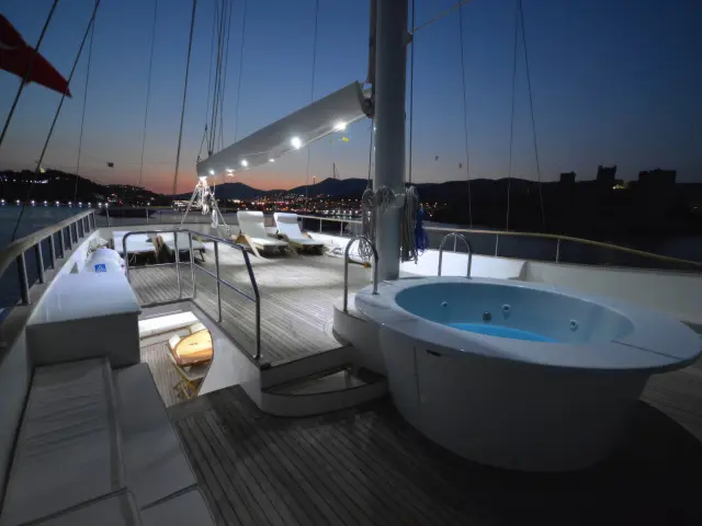 Yacht Gul Sultan Jacuzzi