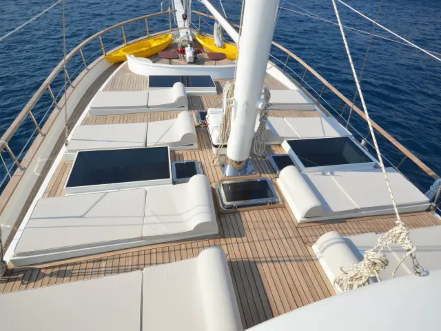 Yacht Gul Sultan deck