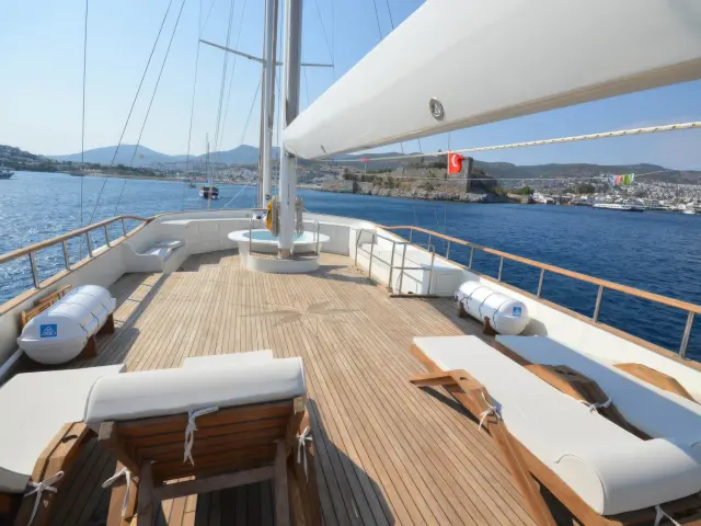 Yacht Gul Sultan deck