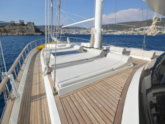 Yacht Gul Sultan deck