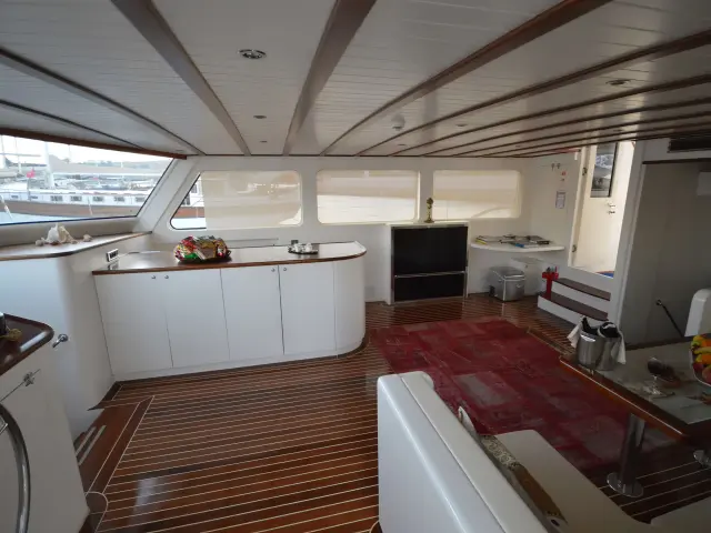 Yacht Gul Sultan saloon