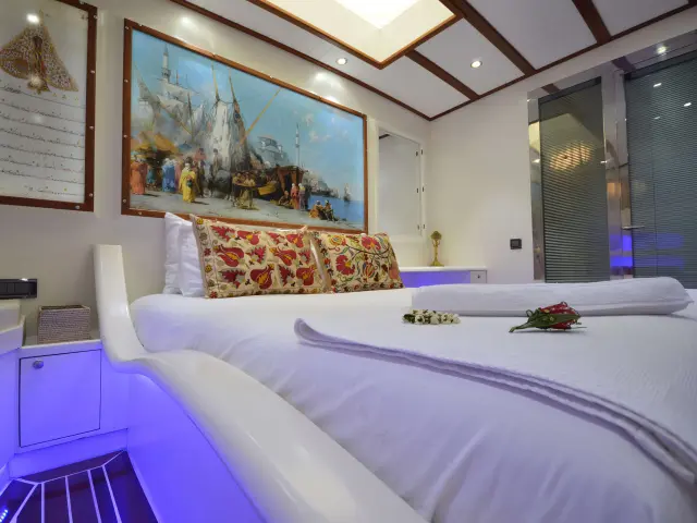 Yacht Gul Sultan cabin