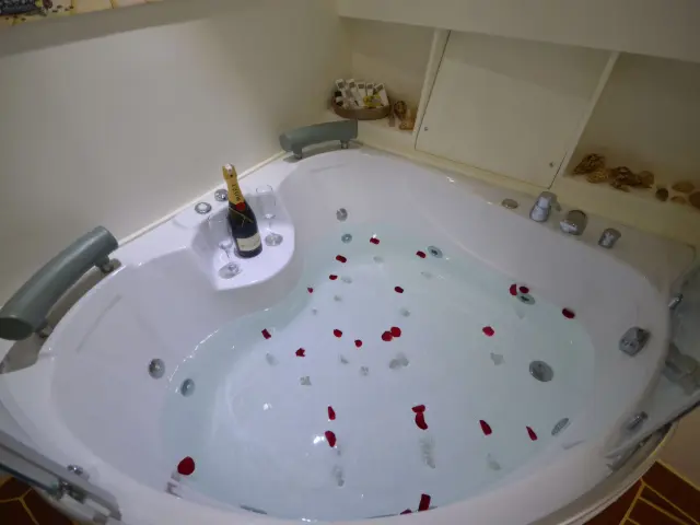 Yacht Gul Sultan cabin