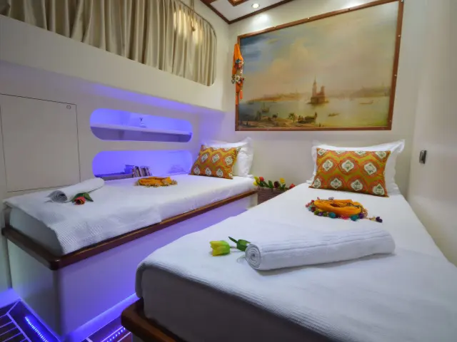 Yacht Gul Sultan cabin
