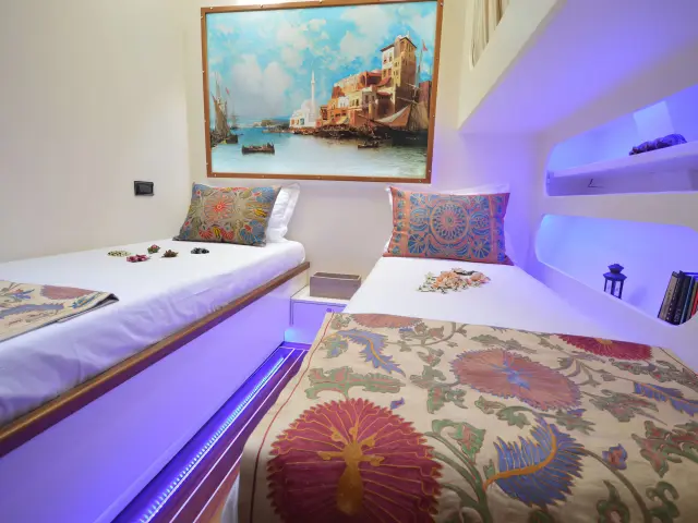 Yacht Gul Sultan cabin