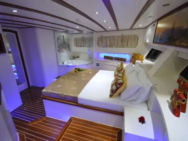 Yacht Gul Sultan cabin