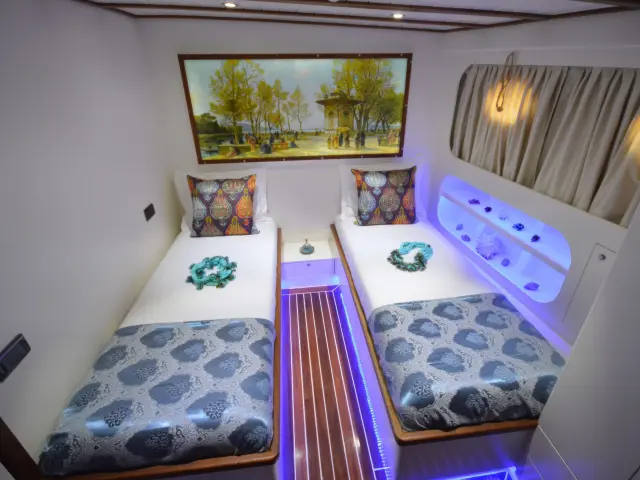 Yacht Gul Sultan cabin