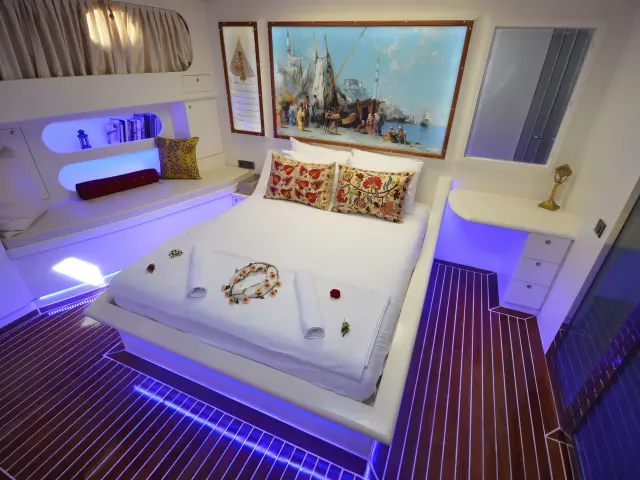 Yacht Gul Sultan cabin