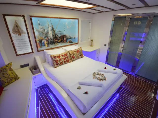 Yacht Gul Sultan cabin