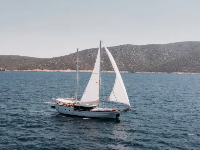 Yacht Beyaz Lale sailing