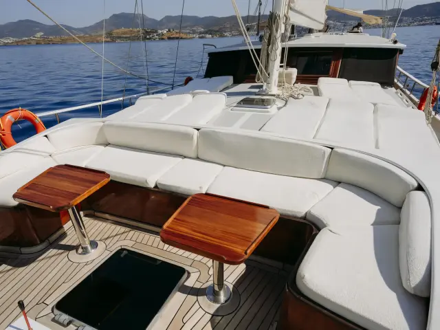Yacht Beyaz Lale deck