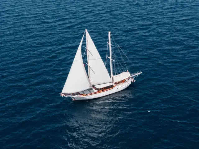 Yacht Beyaz Lale sailing