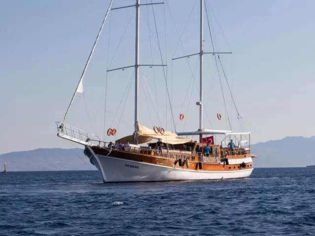 Yacht Hemera side view