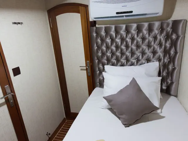 Yacht Hemera cabin