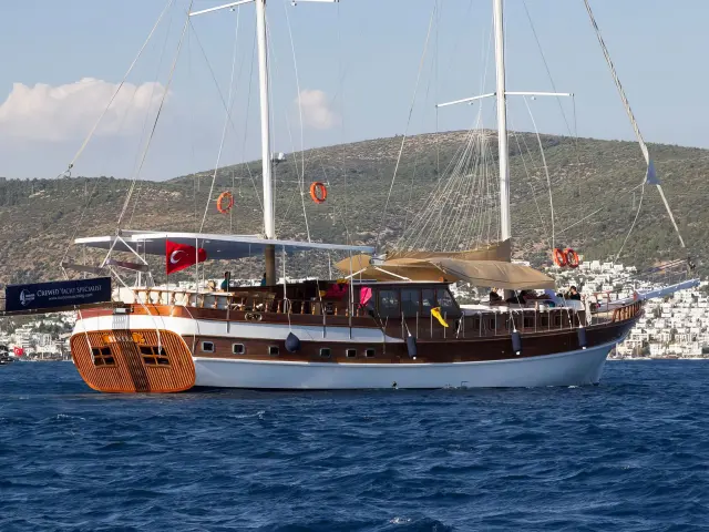 Yacht Hemera side view