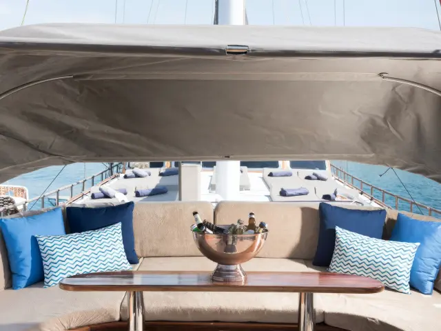 Yacht Serenad A deck