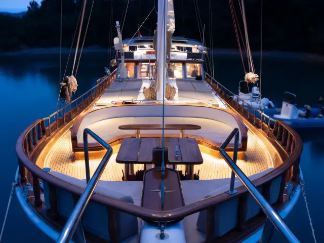 Yacht Serenad A deck
