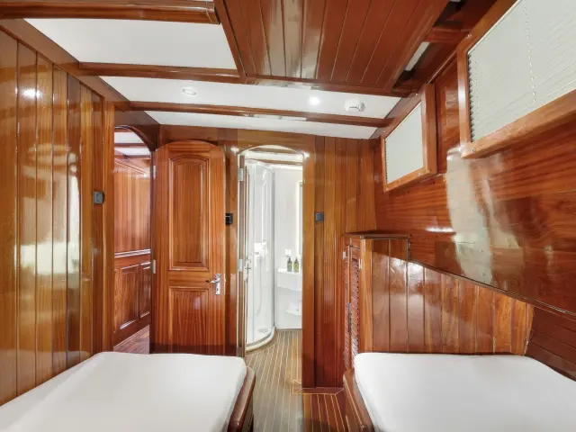Yacht Serenad A cabin