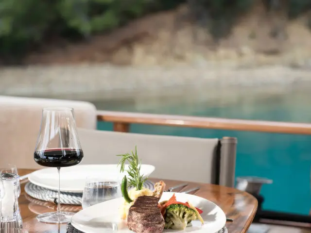 Yacht Serenad A dining table