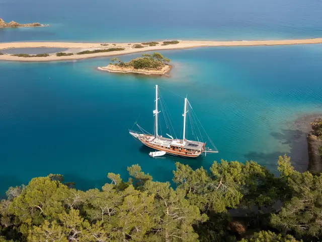Yacht Serenad A aerial view