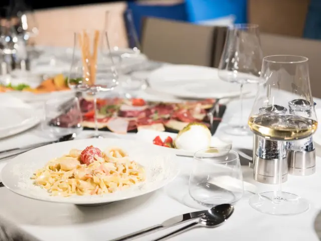 Yacht Serenad A dining table