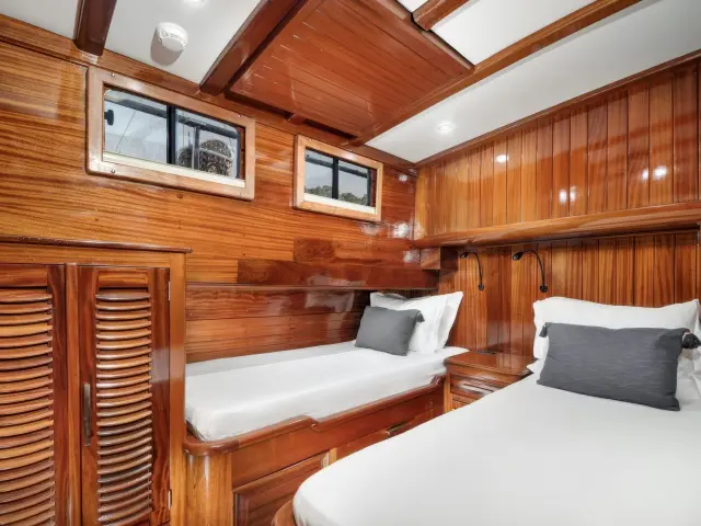 Yacht Serenad A cabin