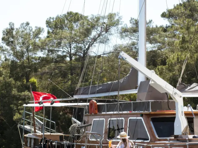 Yacht Serenad A side view