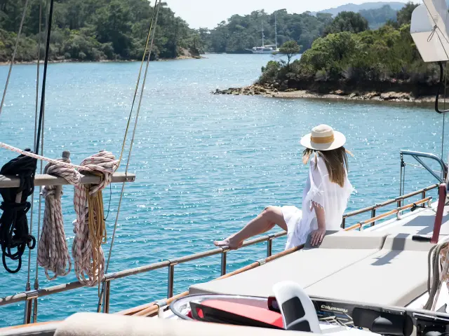 Yacht Serenad A deck