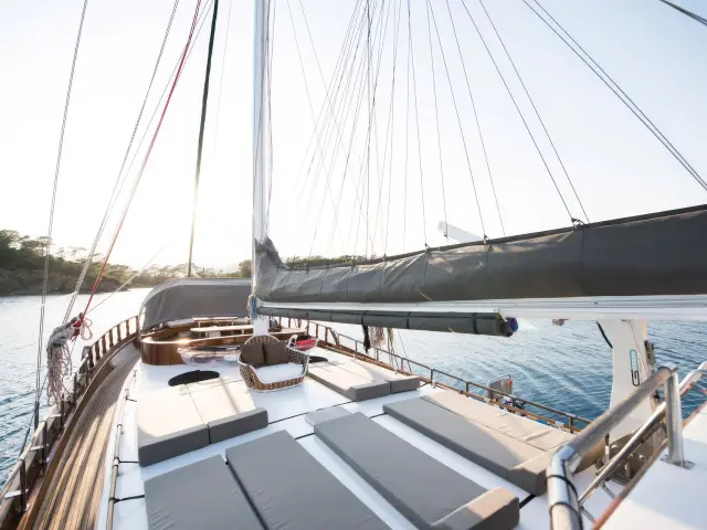 Yacht Serenad A deck