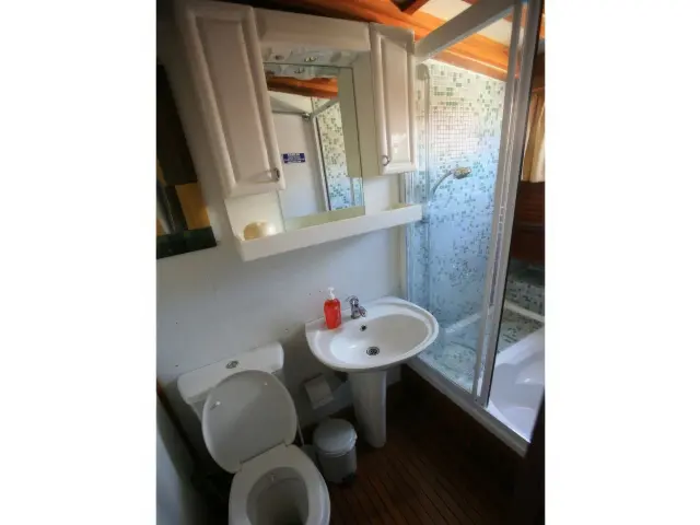 Yacht Aegean Clipper cabin bathroom