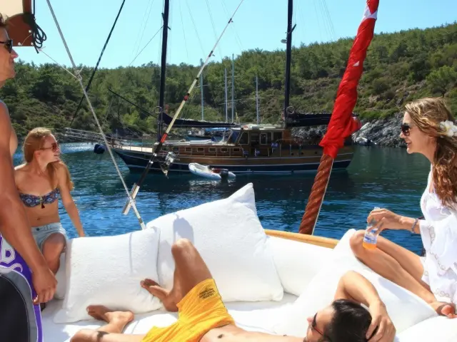 Yacht Aegean Clipper aft