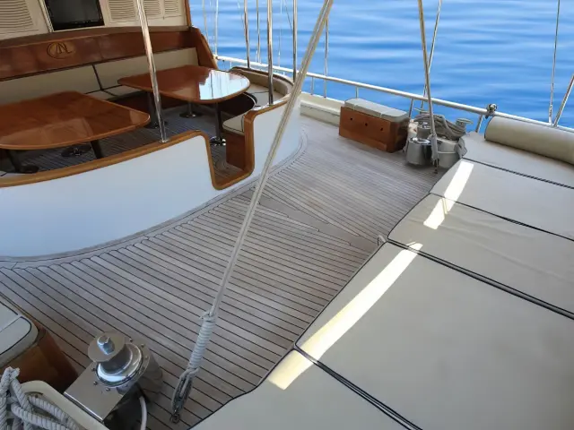 Yacht Aegean Clipper aft