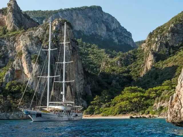 Yacht Aegean Clipper side view