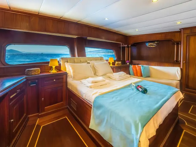Yacht Dea Del Mare cabin