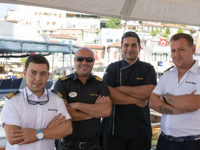 Yacht Dea Del Mare crew