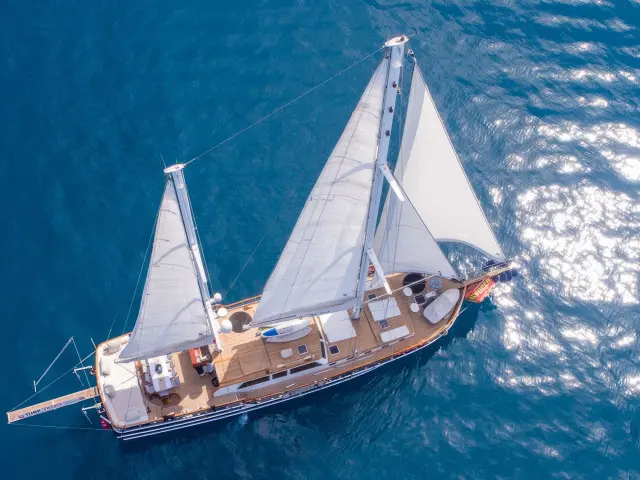 Yacht Dea Del Mare aerial view